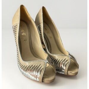 L.A.M.B. Gwen Stefani Metallic Gold Silver Ribbed Peep Toe Heels 8.5M Spain